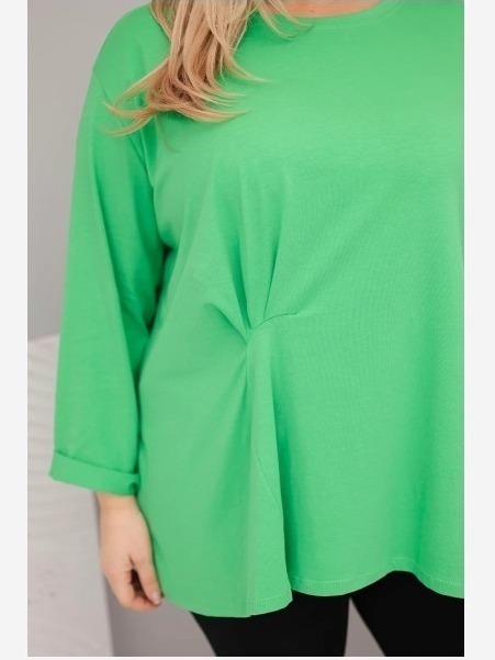 Dámska blúzka plus size s bavlnou s dlhým rukávom a nariasením svetlozelená