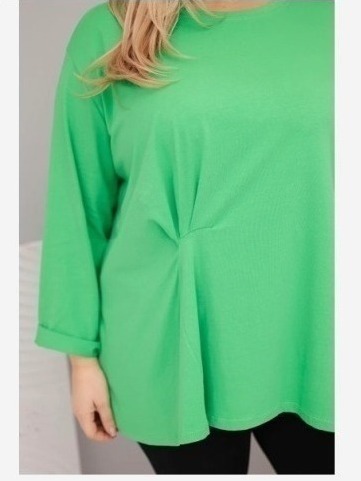 Dámska blúzka plus size s bavlnou s dlhým rukávom a nariasením svetlozelená