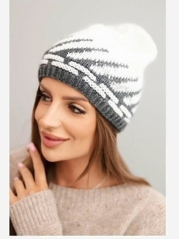 Dámska zimná čiapka z vlny s kryštálmi a vzorom K455 mocca