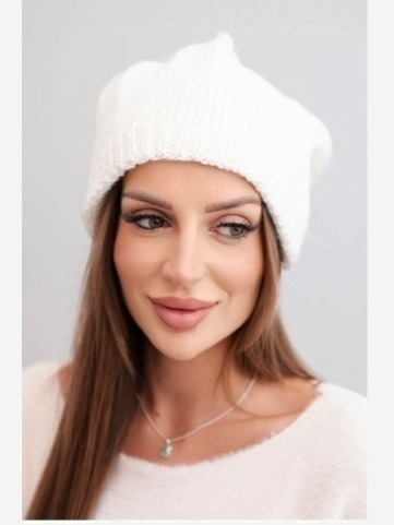 Čiapka s otočením nahor...