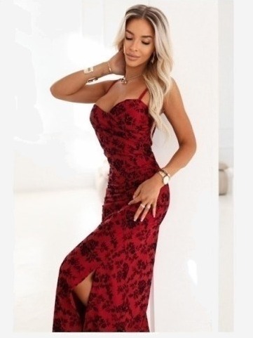 645-2 Tesné maxi šaty so zavinovacím výstrihom a rozparkom - vínové s elegantným vzorom