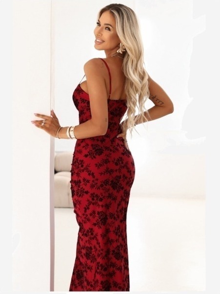 645-2 Tesné maxi šaty so zavinovacím výstrihom a rozparkom - vínové s elegantným vzorom