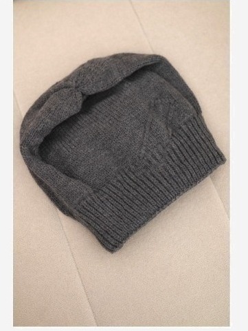 Dámska zimná klasická čiapka s jemným vzorom K379 grafitová