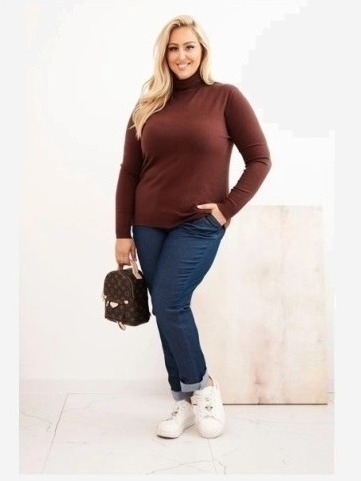 Dámsky viskózový sveter Plus Size s klasickým strihom hnedý
