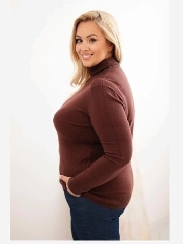 Dámsky viskózový sveter Plus Size s klasickým strihom hnedý