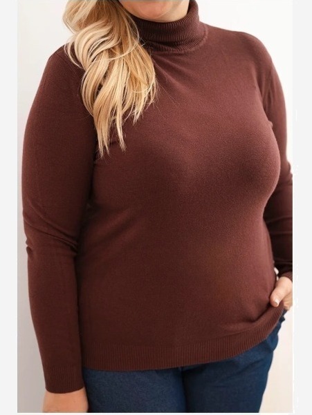 Dámsky viskózový sveter Plus Size s klasickým strihom hnedý