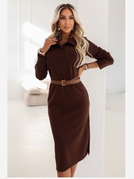 649-1 Elegantné midi šaty s golierom a bočným rázporkom - čokoládové