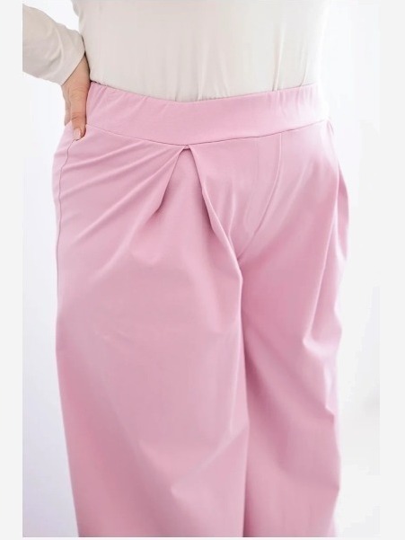 Dámske nohavice Plus Size so širokými nohavicami a plisovaním svetlofialové