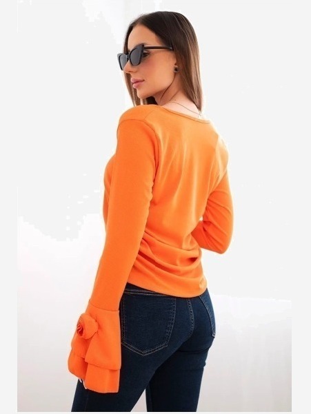 Dámska prúžkovaná blúzka s V výstrihom a volánmi na rukávoch pomarančová