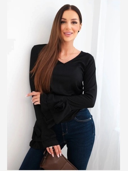 Dámska prúžkovaná blúzka s výstrihom do V a volánmi na rukávoch čierna