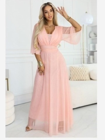 654-4 Dlhé lesklé šaty plus size s výstrihom a priehľadným rukávom - broskyňová
