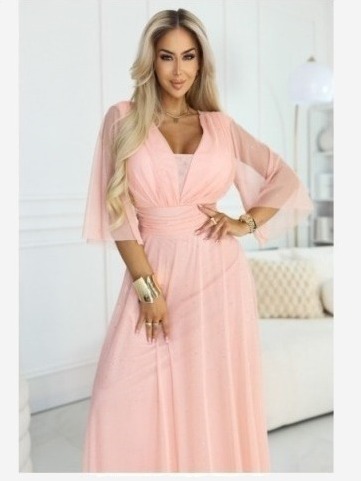 654-4 Dlhé lesklé šaty plus size s výstrihom a priehľadným rukávom - broskyňová