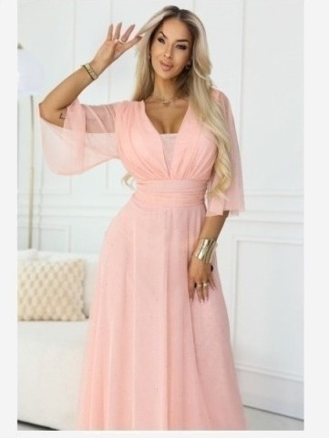 654-4 Dlhé lesklé šaty plus size s výstrihom a priehľadným rukávom - broskyňová