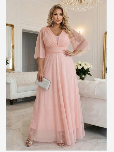 654-4 Dlhé lesklé šaty plus size s výstrihom a priehľadným rukávom - broskyňová