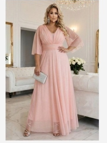 654-4 Dlhé lesklé šaty plus size s výstrihom a priehľadným rukávom - broskyňová