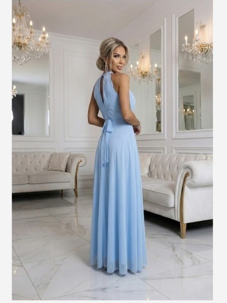 662-1 Elegantné večerné maxi šaty halter so šifónom a viazaním v páse - svetlo modrá