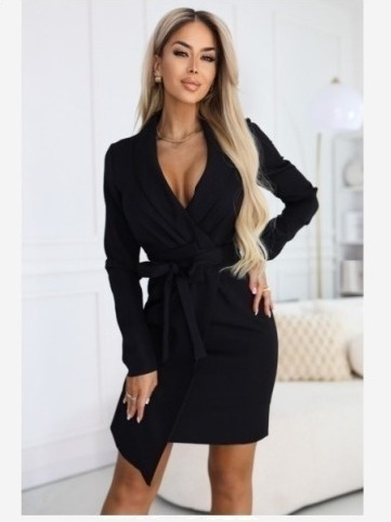 670-1 Elegantné sakové šaty...