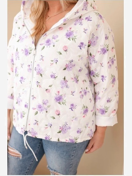 Dámska jarná bunda Plus Size s drobným kvetinovým vzorom fialová