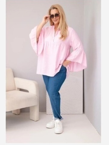 Dámska viskózová blúzka plus size s volánovým rukávom a V-výstrihom cukríková ružová