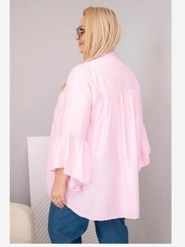 Dámska viskózová blúzka plus size s volánovým rukávom a V-výstrihom cukríková ružová
