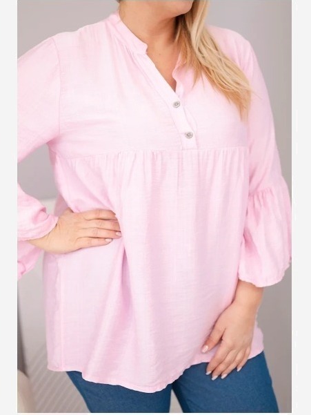 Dámska viskózová blúzka plus size s volánovým rukávom a V-výstrihom cukríková ružová