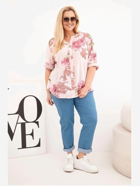 Dámska bavlnená blúzka Plus Size s výstrihom do V v kvetinovom vzore púdrová ružová