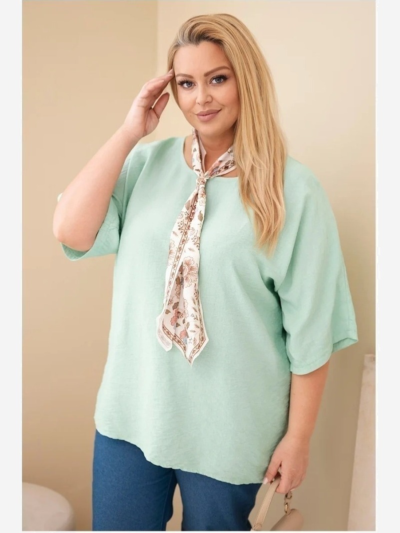 Dámska viskózová blúzka veľkosti Plus Size s krátkym rukávom a ozdobnou šatkou tmavomätová
