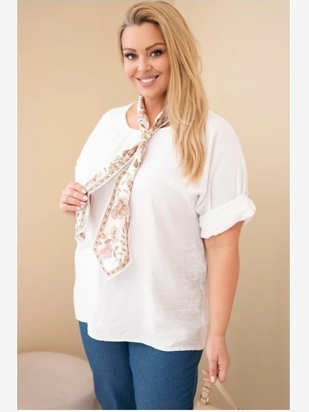 Dámska viskózová blúzka Plus Size s krátkym rukávom a ozdobnou šatkou biela