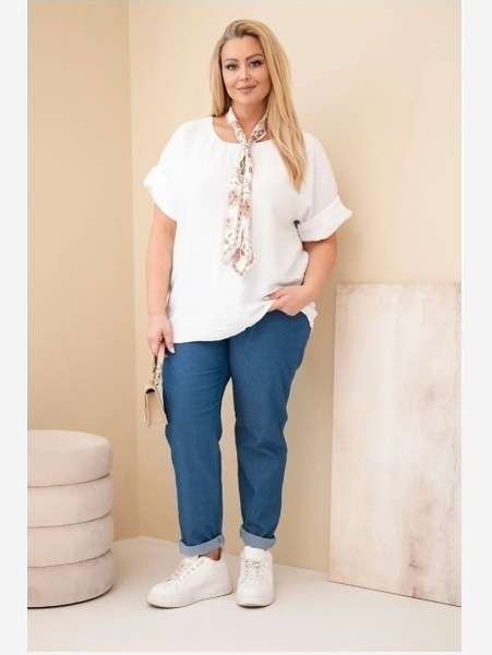 Dámska viskózová blúzka Plus Size s krátkym rukávom a ozdobnou šatkou biela