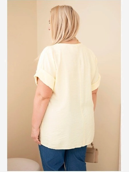 Dámska viskózová blúzka Plus Size s krátkym rukávom a ozdobnou šatkou žltá