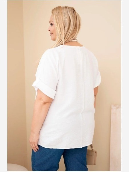 Dámska viskózová blúzka Plus Size s krátkym rukávom a ozdobnou šatkou biela