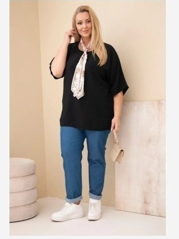 Dámska viskózová blúzka Plus Size s krátkym rukávom a ozdobnou šatkou čierna