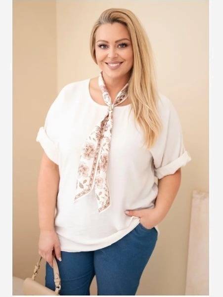 Dámska viskózová blúzka Plus Size s krátkym rukávom a s ozdobnou šatkou béžová