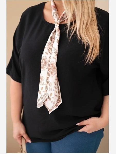 Dámska viskózová blúzka Plus Size s krátkym rukávom a ozdobnou šatkou čierna