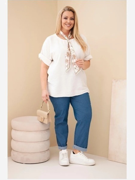 Dámska viskózová blúzka Plus Size s krátkym rukávom a s ozdobnou šatkou béžová