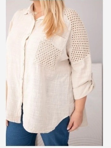 Dámska viskózová košeľa Plus Size s golierom a čipkovou vsadkou béžová