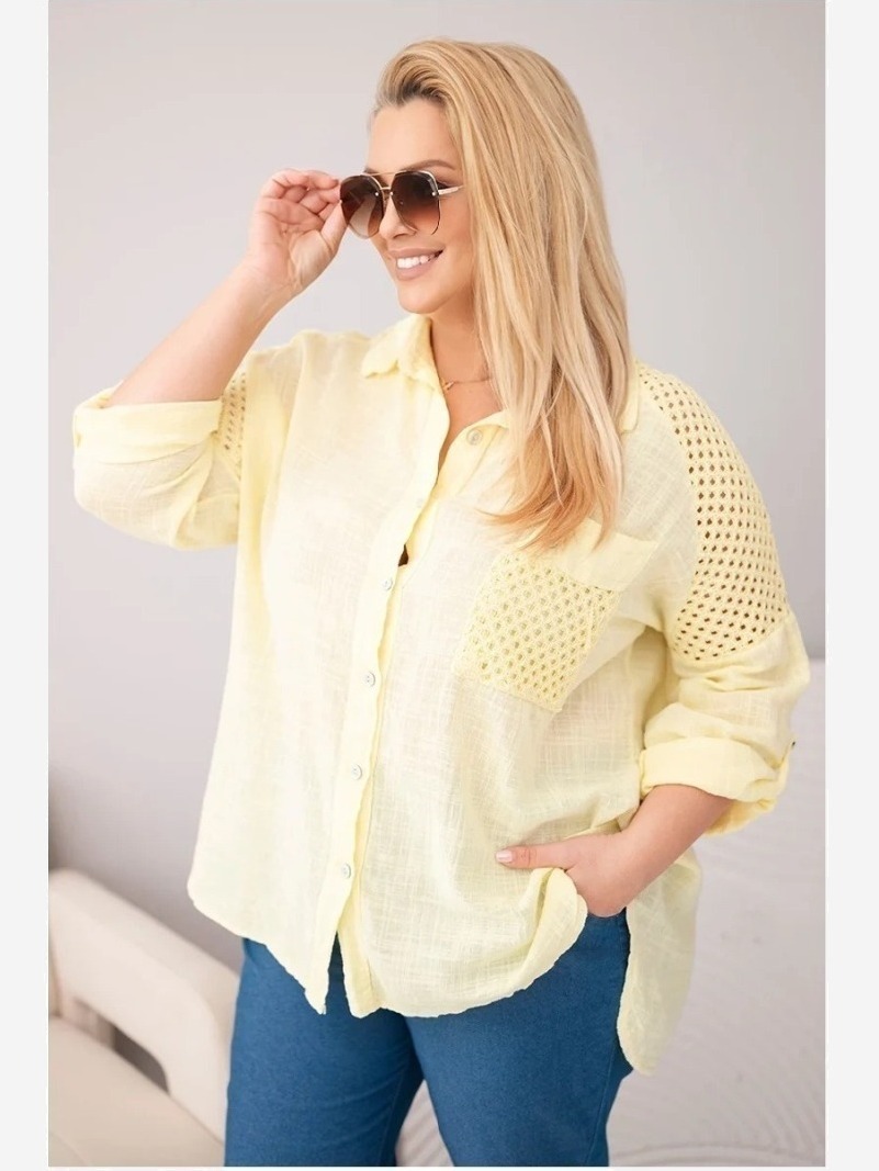 Dámska viskózová košeľa plus size s golierom a čipkovou vsadkou žltá