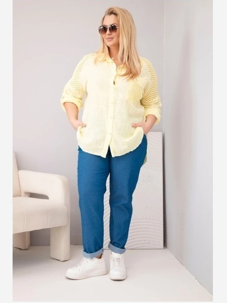 Dámska viskózová košeľa plus size s golierom a čipkovou vsadkou žltá
