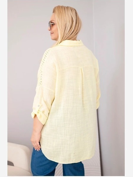 Dámska viskózová košeľa plus size s golierom a čipkovou vsadkou žltá