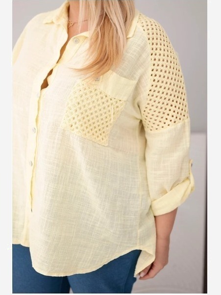 Dámska viskózová košeľa plus size s golierom a čipkovou vsadkou žltá