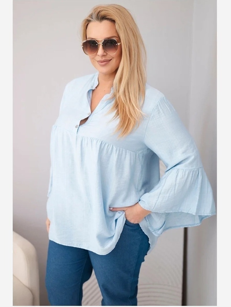 Dámska viskózová blúzka Plus Size s volánovým rukávom a výstrihom do V modrá