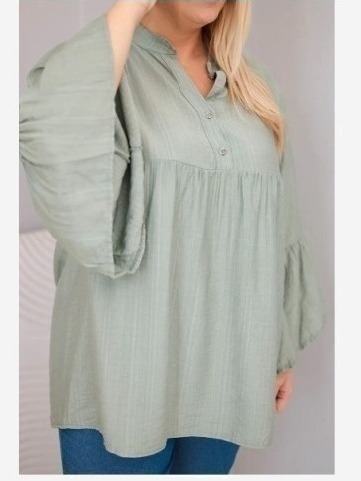 Dámska viskózová blúzka Plus Size s volánovým rukávom a výstrihom do V khaki
