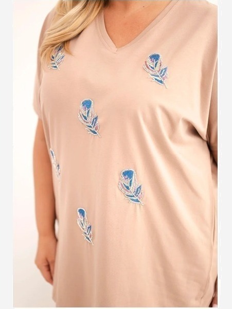 Dámska bavlnená blúzka Plus Size s pierkami camelová