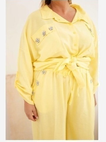 Dámsky komplet Plus Size s košeľou a širokými nohavicami žltý