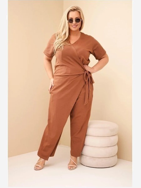 Dámsky bavlnený overal Plus Size s viazaním v páse camelový