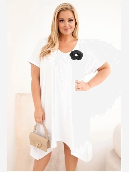 Dámske bavlnené šaty Plus Size s brošňou a výstrihom biela