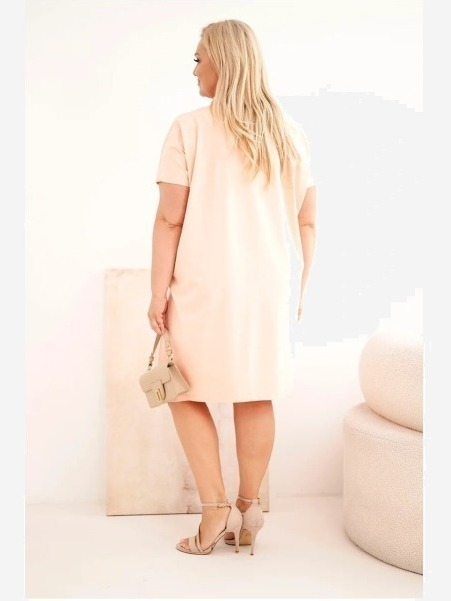 Dámske Plus Size bavlnené šaty s brošňou a výstrihom púdrovo ružová