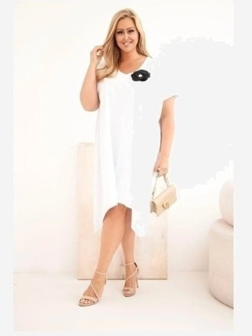 Dámske bavlnené šaty Plus Size s brošňou a výstrihom biela