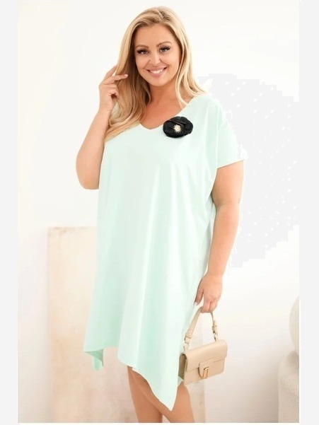 Dámske bavlnené šaty Plus Size s brošňou a výstrihom mätová