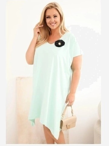 Dámske bavlnené šaty Plus Size s brošňou a výstrihom mätová